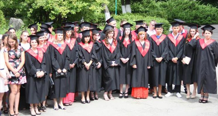 У ТІСІТ відбулися урочистості з нагоди завершення навчання та вручення дипломів випускникам 2014 року